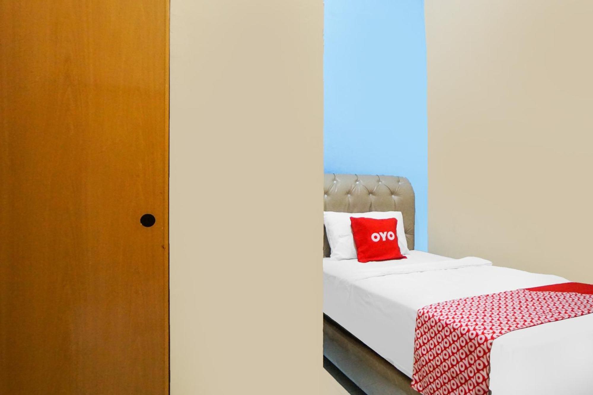 Oyo 92076 Sky Residence Cengkeh Медан Екстериор снимка